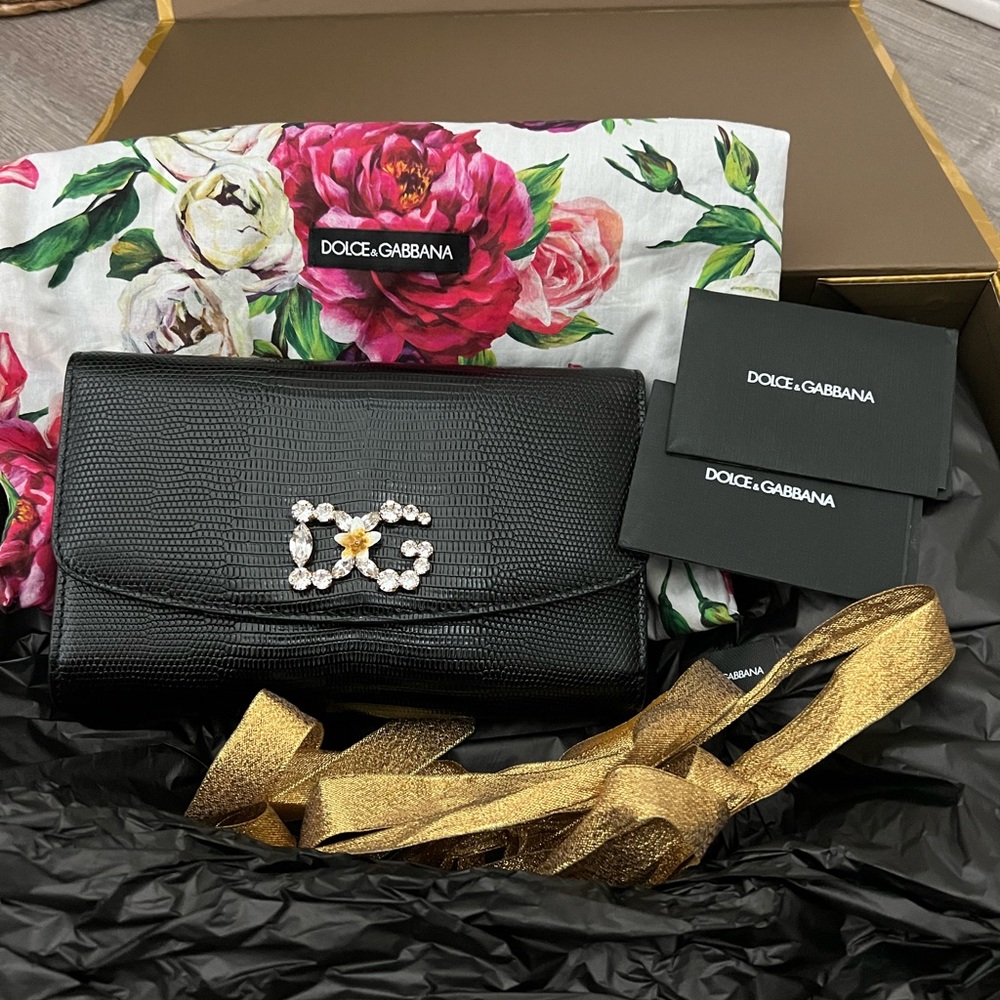 Dolce and Gabanna Wallet on Chain